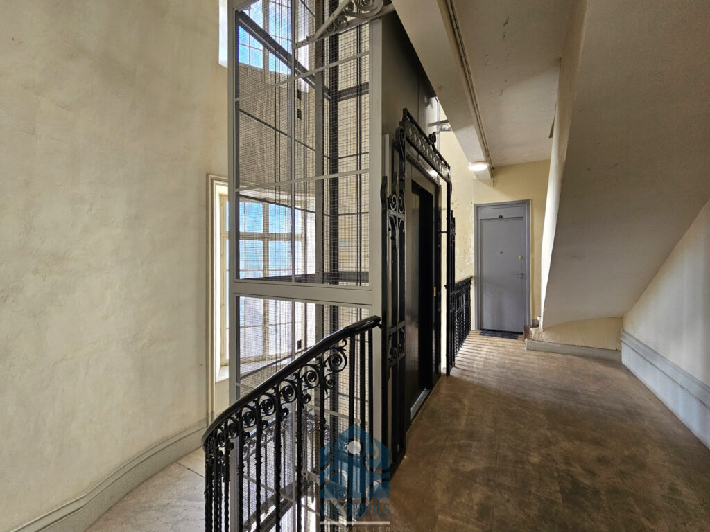 Studio en duplex avec balcon – 1 pièce – NR chambres – 15 m²