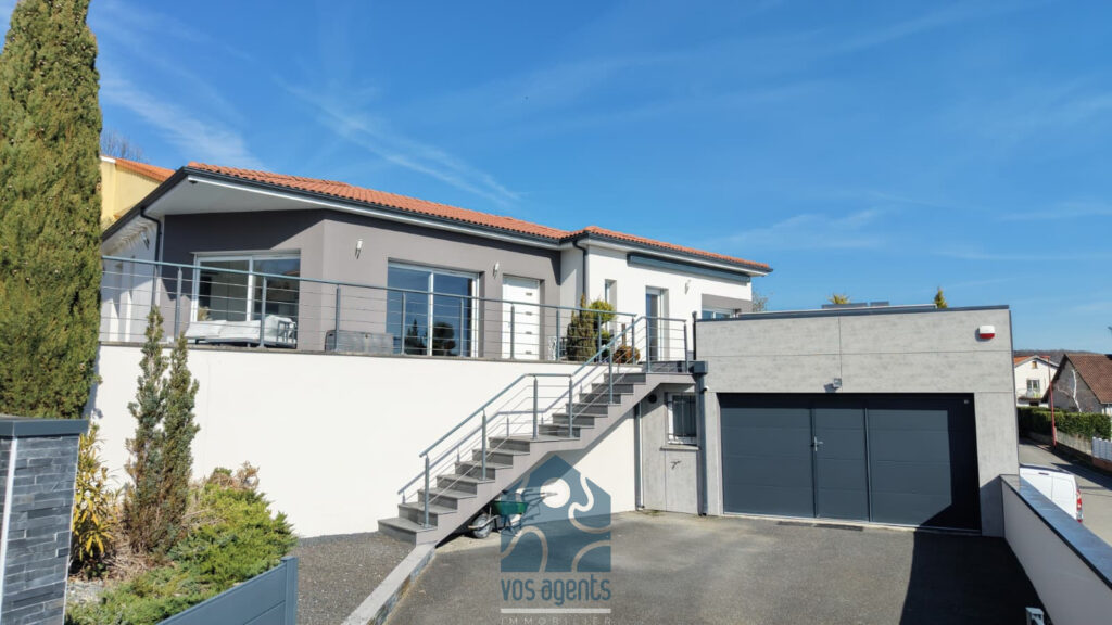 Villa 5 pièces avec terrasse, vue panoramique, jardin, pisci – 5 pièces – 3 chambres – 222 m²