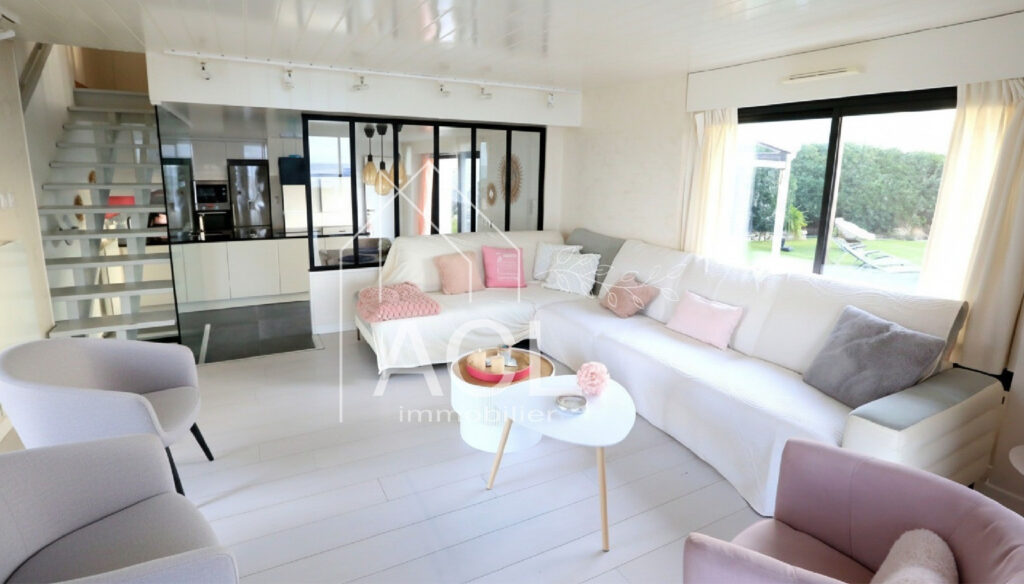Villa d&rsquo;exception face à la mer avec piscine et spa – 6 pièces – 4 chambres – 125 m²