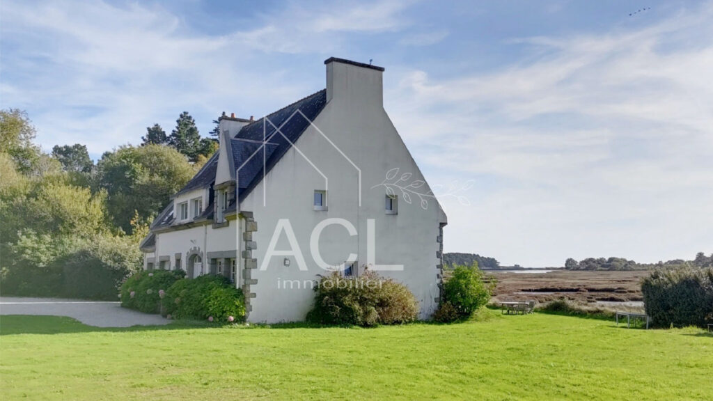 Grande maison familiale pieds dans l&rsquo;eau, entre saline et oc – 10 pièces – 7 chambres – 271.31 m²