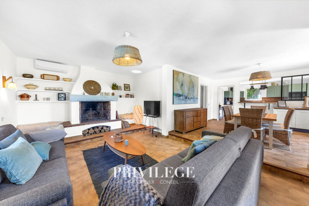 Vue Mer et Village de Cabris   Maison 5 Pièces 160 m2 – 5 pièces – 4 chambres – 144.39 m²
