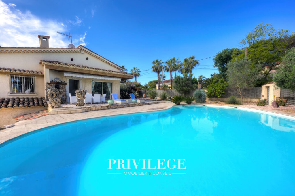 Mougins   Villa familiale au charme intemporel avec vue déga – 7 pièces – 6 chambres – 170 m²