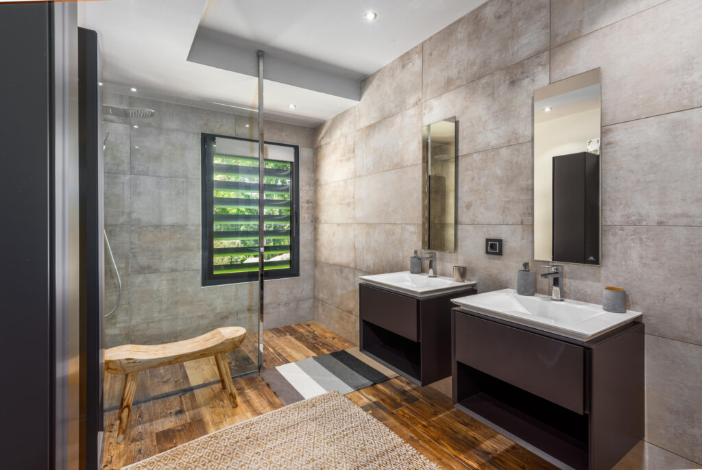 VILLA DE LUXE -270m2 – VUE MER EN GUADELOUPE – 5 pièces – 3 chambres – 270 m²