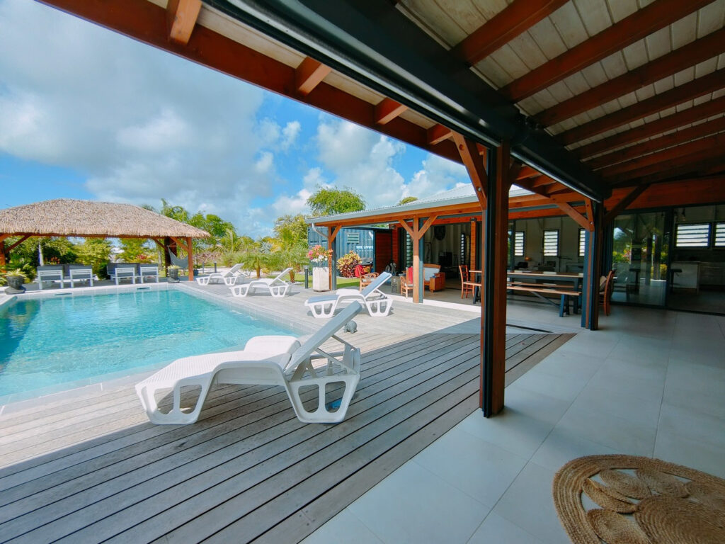 VILLA RECENTE AVEC PISCINE GARAGE SUR TERRAIN 2000 M2 EN CEN – 4 pièces – 3 chambres – 128 m²