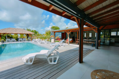 VILLA RECENTE AVEC PISCINE GARAGE SUR TERRAIN 2000 M2 EN CEN – 4 pièces – 3 chambres – 128 m²