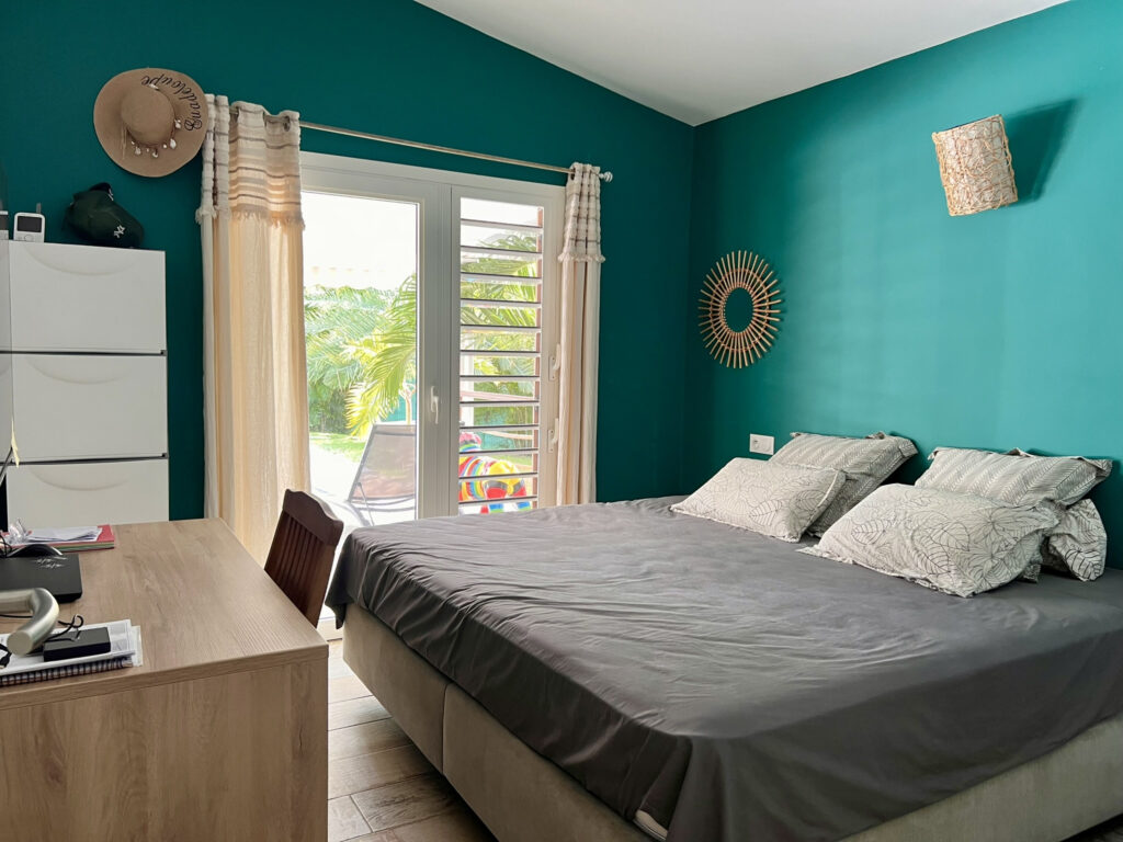 Villa avec vue mer et gîtes à Saint-François – 9 pièces – 6 chambres – 200 m²
