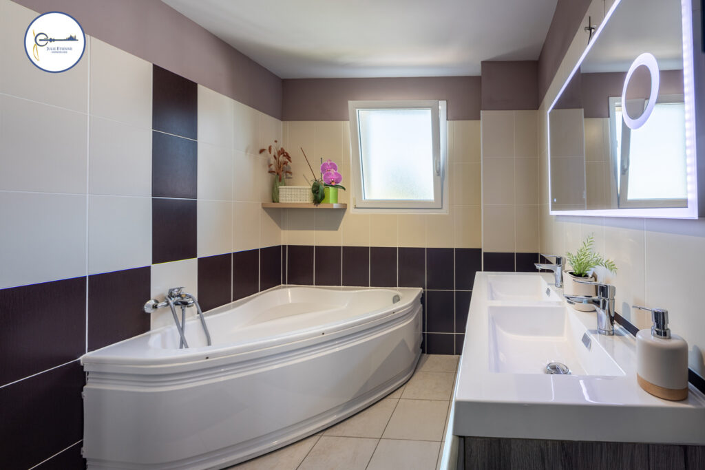 Maison ARCHES 5 Pièces 101m2 – 5 pièces – 3 chambres – 101 m²