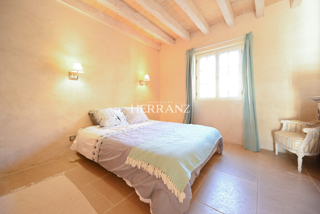Maison de campagne  – 6 pièces – 4 chambres – 142.43 m²