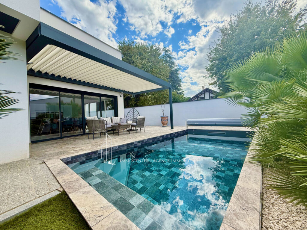 Villa récente   Excellent état   Prestations haut de gamme   – 7 pièces – 5 chambres – 165 m²