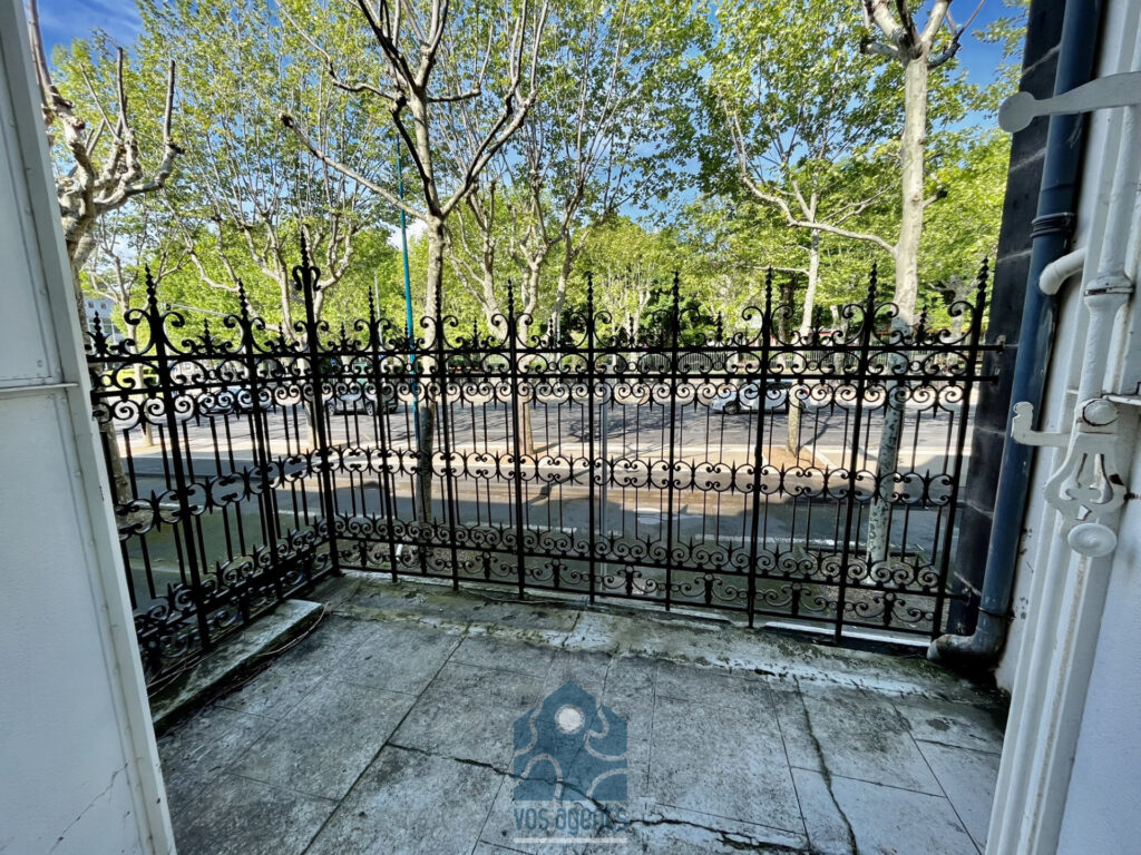 Hôtel particulier sur 3 niveaux avec terrasse  – 8 pièces – 5 chambres – 226.41 m²