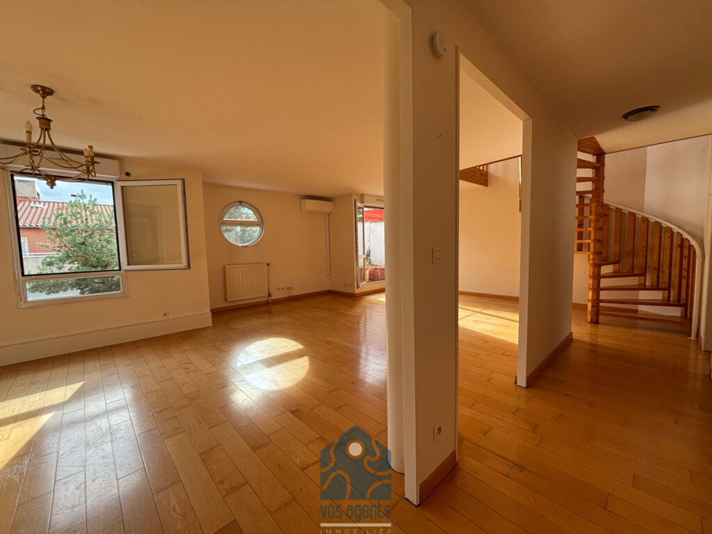 Appartement en duplex 6 pièces avec 3 terrasses, garage et c – 6 pièces – 5 chambres – 147.57 m²