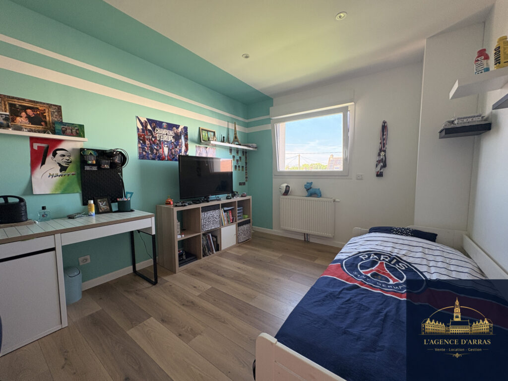 MAISON NEUVE IDEALEMENT SITUÉE CUA – 7 pièces – 5 chambres – 181 m²