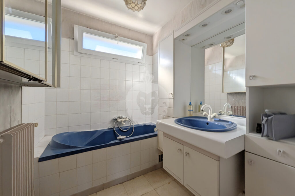 GRAND T3 TRAVERSANT QUARTIER LES MURIERS – 3 pièces – 2 chambres – 75 m²