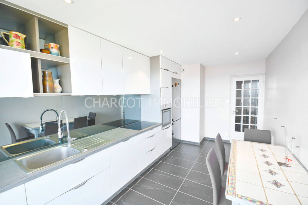 EXCLUSIVITÉ – LYON 5ÈME – APPARTEMENT T5 + CAVE + PARKING PR – 5 pièces – 3 chambres – 137.08 m²
