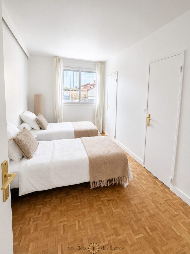 Appartement type 3/4 avec grand balcon filant et stationneme – 4 pièces – 3 chambres – 121.98 m²