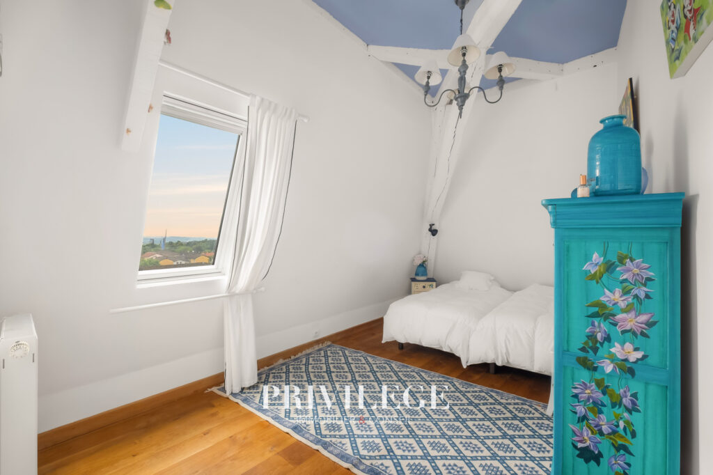 Duplex de standing au dernier étage d&rsquo;une bâtisse du XVIIe s – 4 pièces – 3 chambres – 134 m²