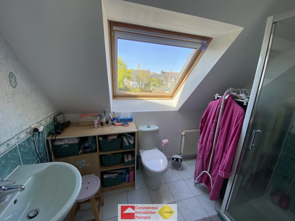 PLOUBAZLANEC, Commerces à pied, Maison contemporraine de 200 – 6 pièces – 4 chambres – 105 m²