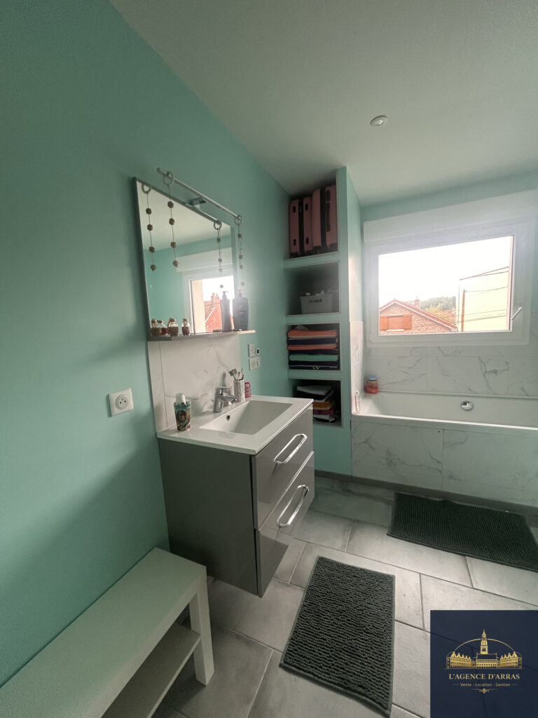 MAISON NEUVE IDEALEMENT SITUÉE CUA – 7 pièces – 5 chambres – 181 m²