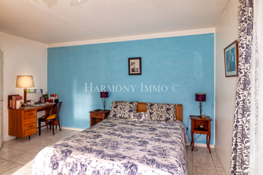 Grande villa au calme avec jolie vue mer, terrain plat    Sa – 5 pièces – 3 chambres – 197 m²