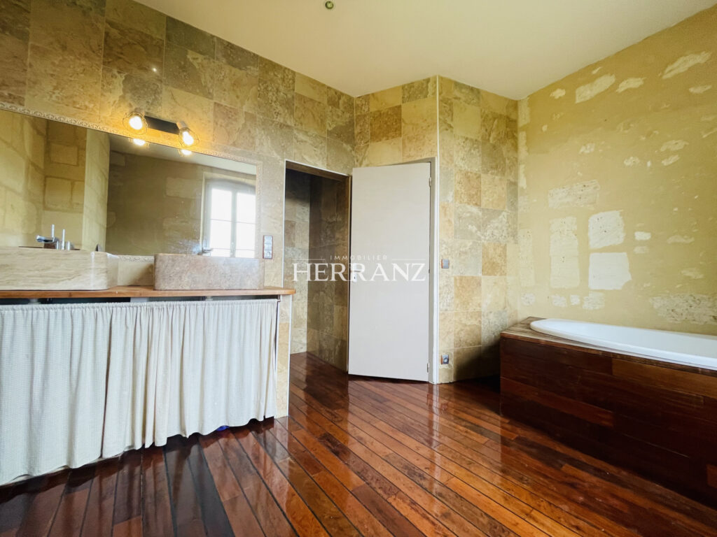 Propriété de Caractère en Pierre à Libourne, proche Saint-Ém – 8 pièces – 3 chambres – 192 m²
