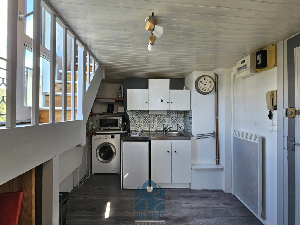 Studio en duplex avec balcon – 1 pièce – NR chambres – 15 m²