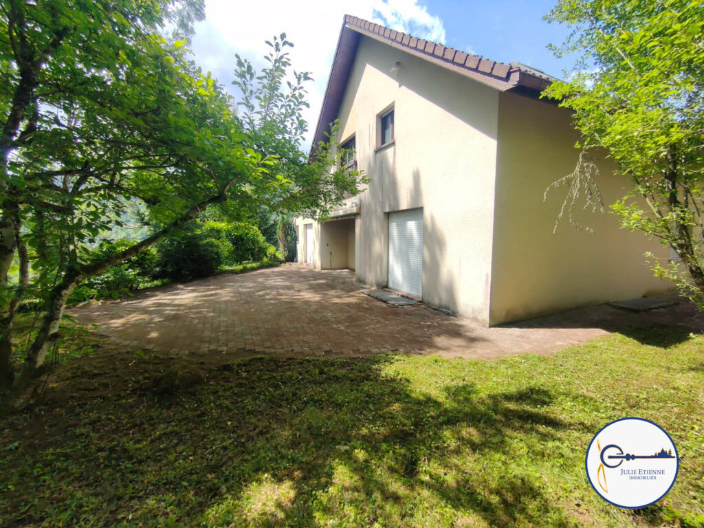 Maison LE MENIL 12 Pièces 314m2 – 12 pièces – 5 chambres – 314 m²