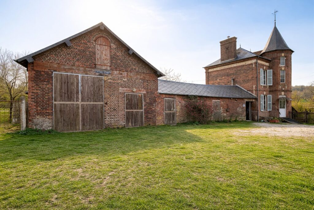 À découvrir aux portes de Vimoutiers   Propriété de caractèr – 6 pièces – 3 chambres – 103 m²