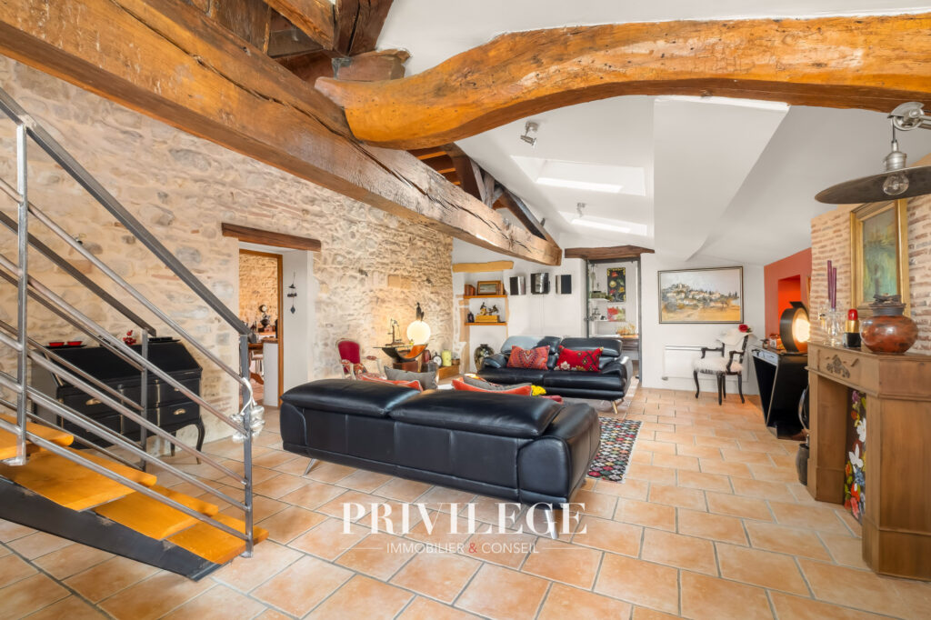 Duplex de standing au dernier étage d&rsquo;une bâtisse du XVIIe s – 4 pièces – 3 chambres – 134 m²