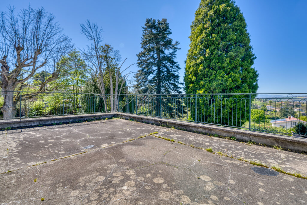 Chasselay propriété avec terrain calme, piscine et vue extra – 9 pièces – 7 chambres – 174.47 m²