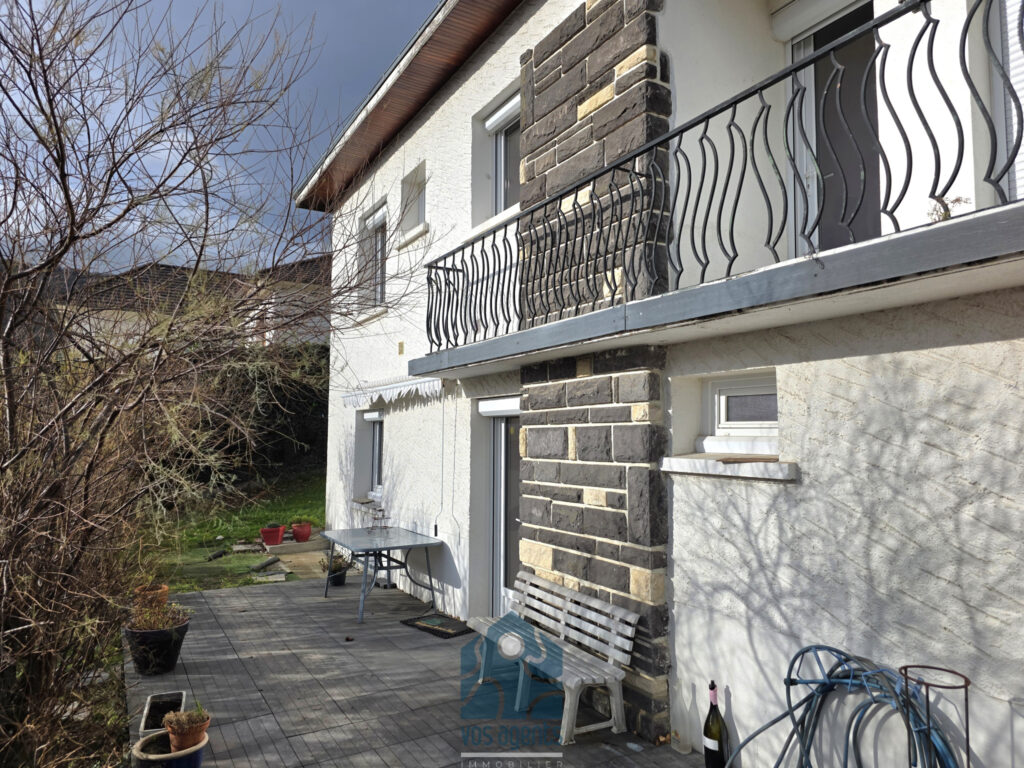 Maison avec terrasse, balcon et garage – 5 pièces – 3 chambres – 124.15 m²