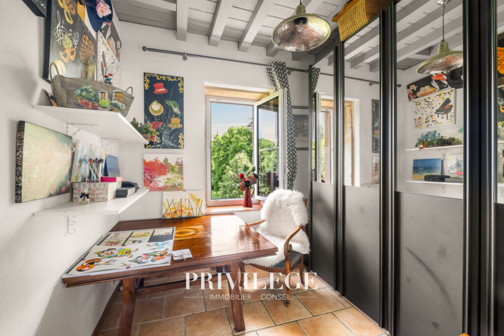 Duplex de standing au dernier étage d&rsquo;une bâtisse du XVIIe s – 4 pièces – 3 chambres – 134 m²