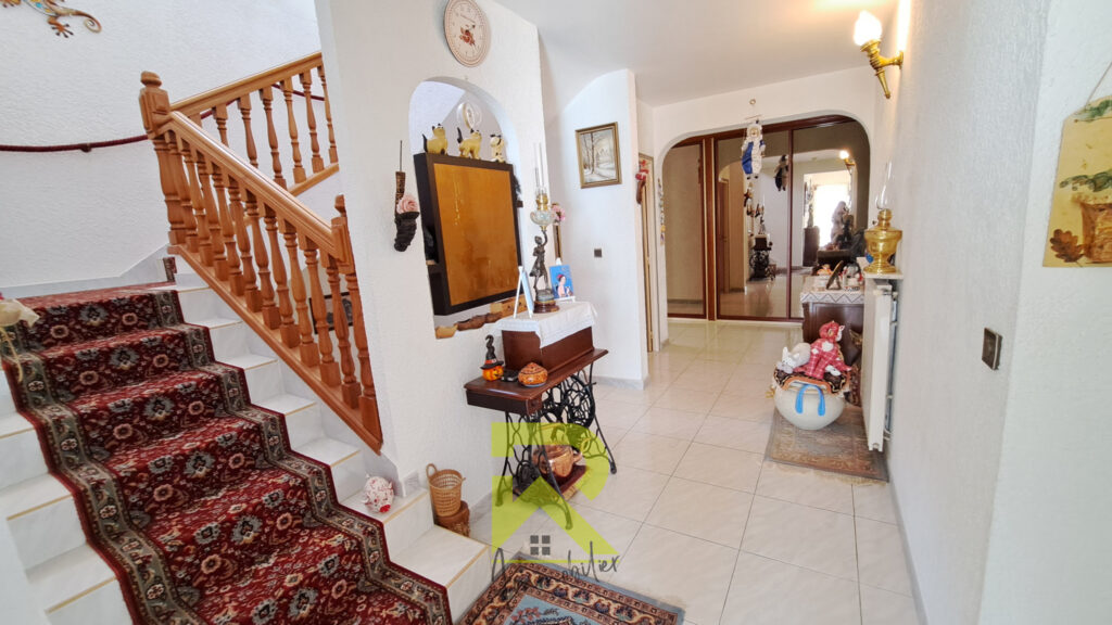 Villa 248 m2   5 chambres   Vue étang de Bages   Piscine   G – 8 pièces – 5 chambres – 250 m²