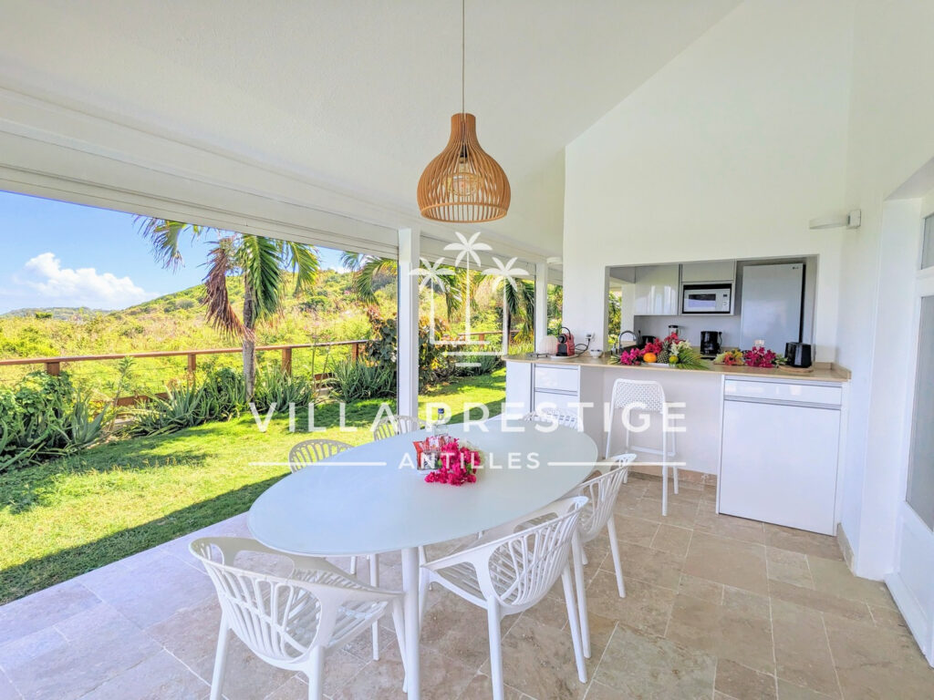VILLA PREMIERE LIGNE 3 CHAMBRES AVEC PISCINE, ACCES PLAGE ET – 4 pièces – 3 chambres – 93 m²
