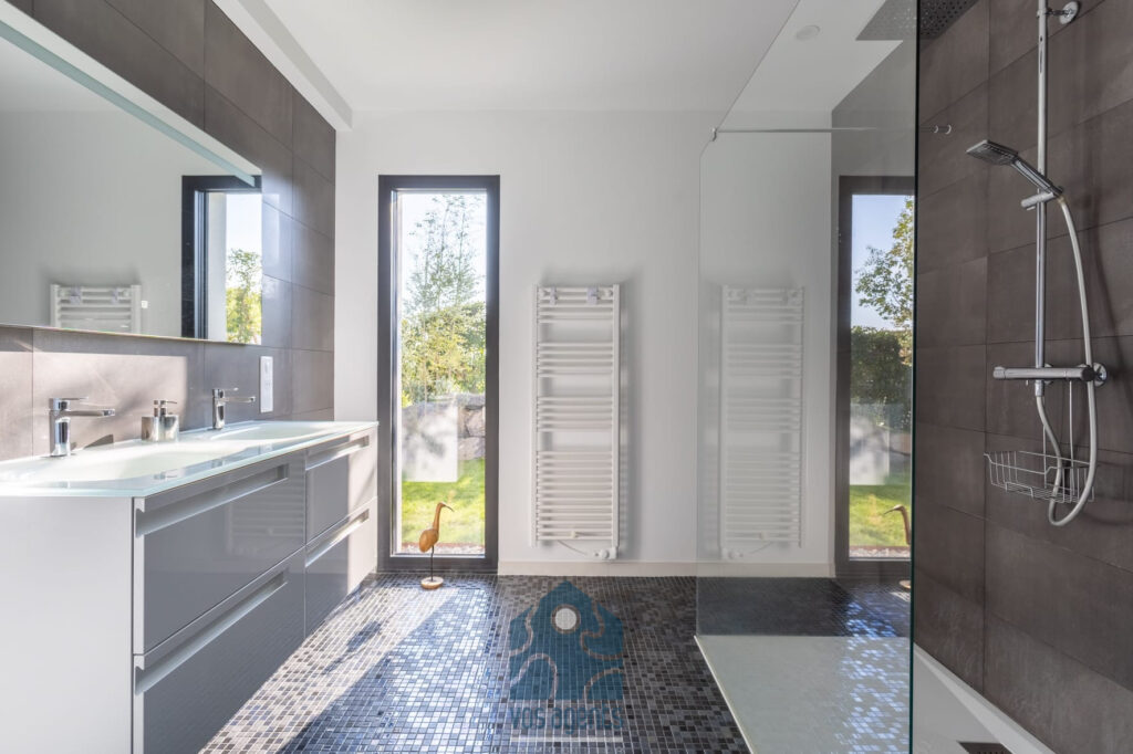 Villa avec vue, piscine, terrasses et garages – 6 pièces – 4 chambres – 170 m²