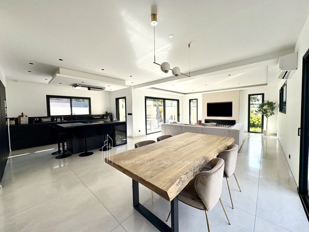Villa contemporaine 138m2 – Agence Immocenter Chanas – 5 pièces – 3 chambres – 138 m²