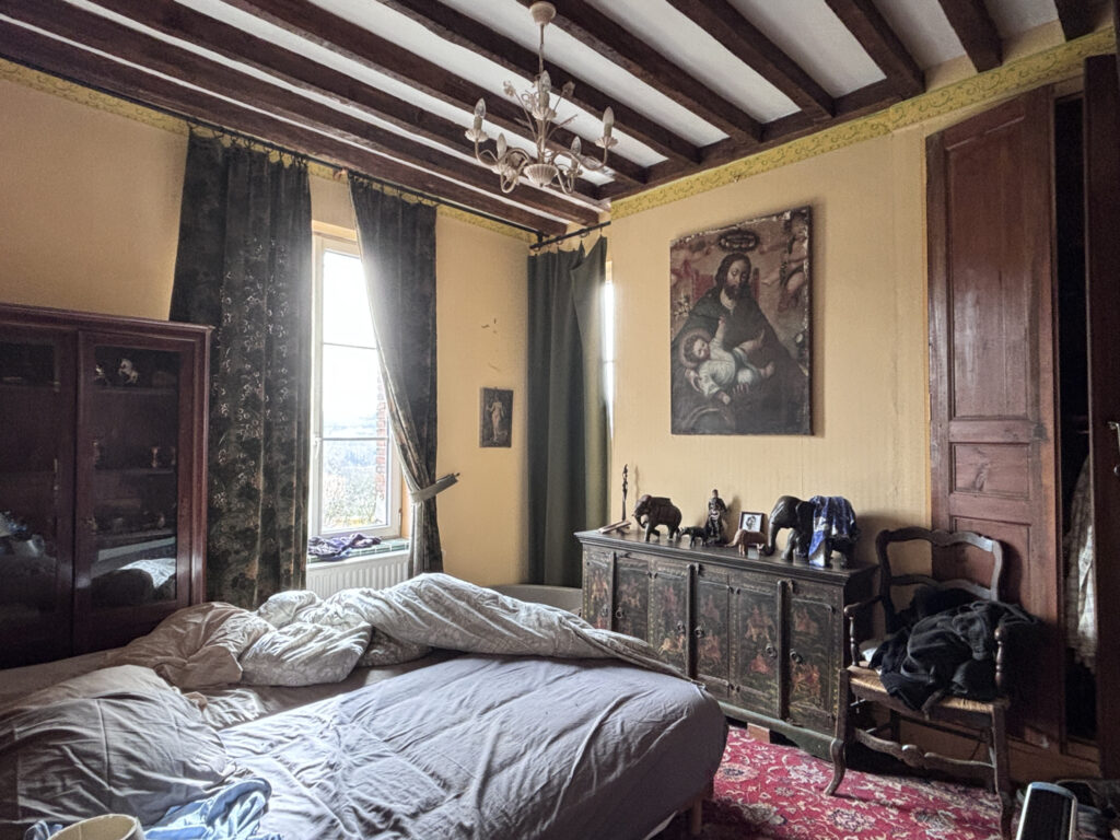 À découvrir aux portes de Vimoutiers   Propriété de caractèr – 6 pièces – 3 chambres – 103 m²