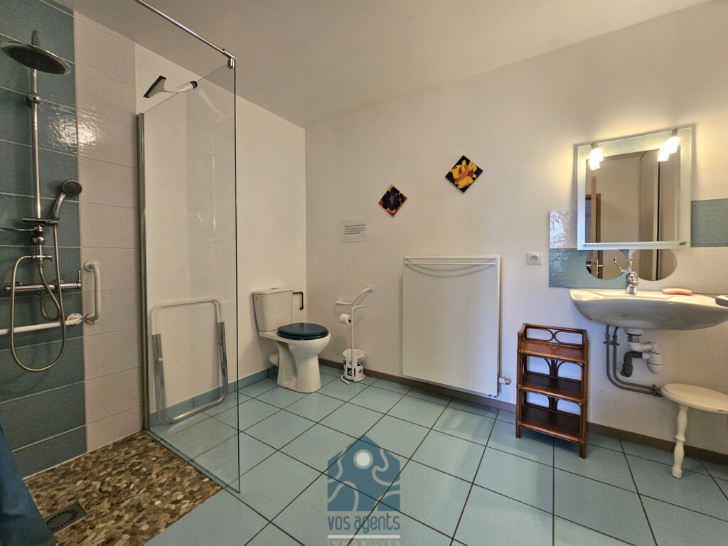Propriété 9 pièces avec gîte et partie privative, grange, pi – 9 pièces – 6 chambres – 300 m²