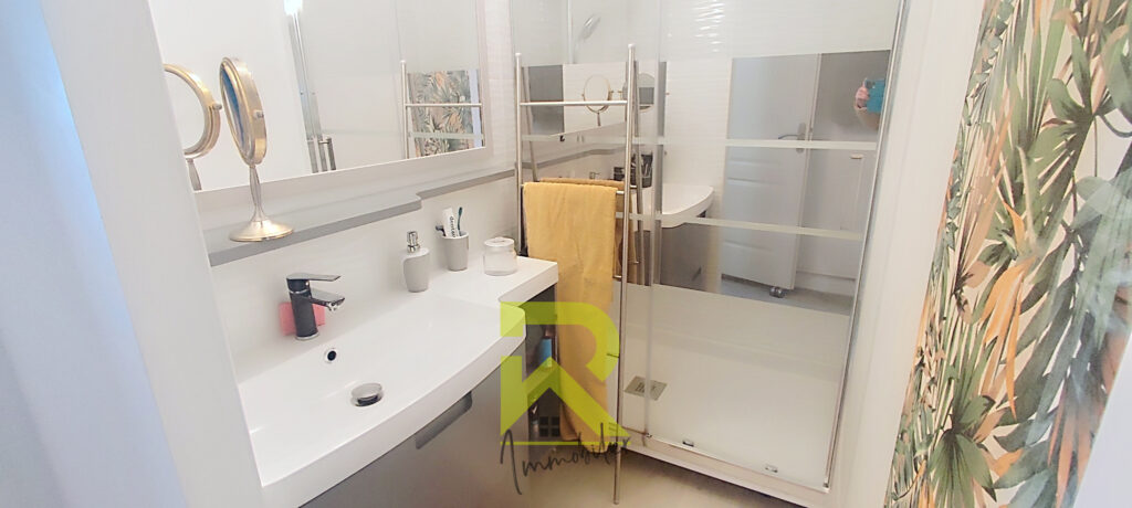 Villa avec grand garage et piscine – 5 pièces – 4 chambres – 106.26 m²