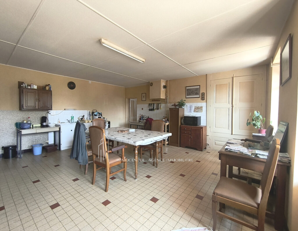 Saint Bonnet de Chavagne- Corps de Ferme 163 m2 – Terrain 49 – 6 pièces – 5 chambres – 163 m²