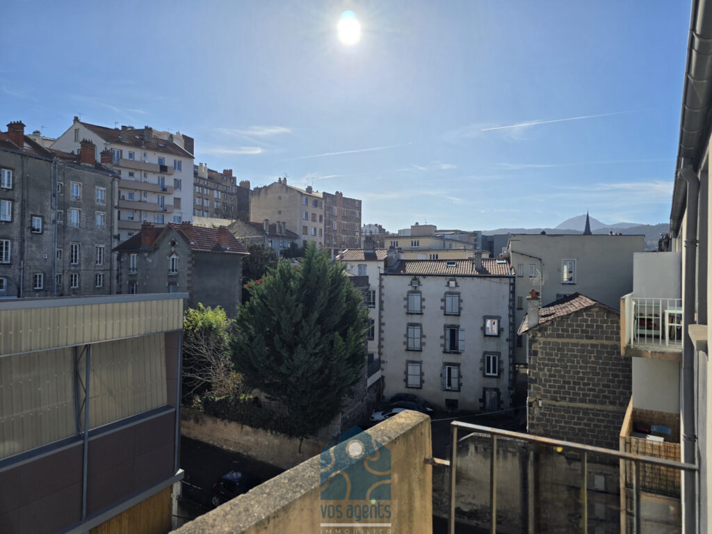 Appartement 3 pièces avec balcon, cave et stationnement – 3 pièces – 2 chambres – 61.5 m²