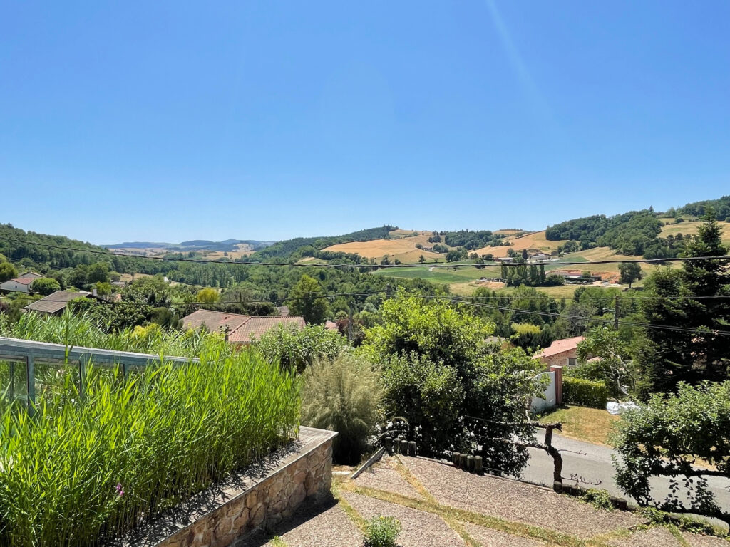 Beaujolais vert : maison calme, écologique avec vue et pisci – 7 pièces – 5 chambres – 228.26 m²