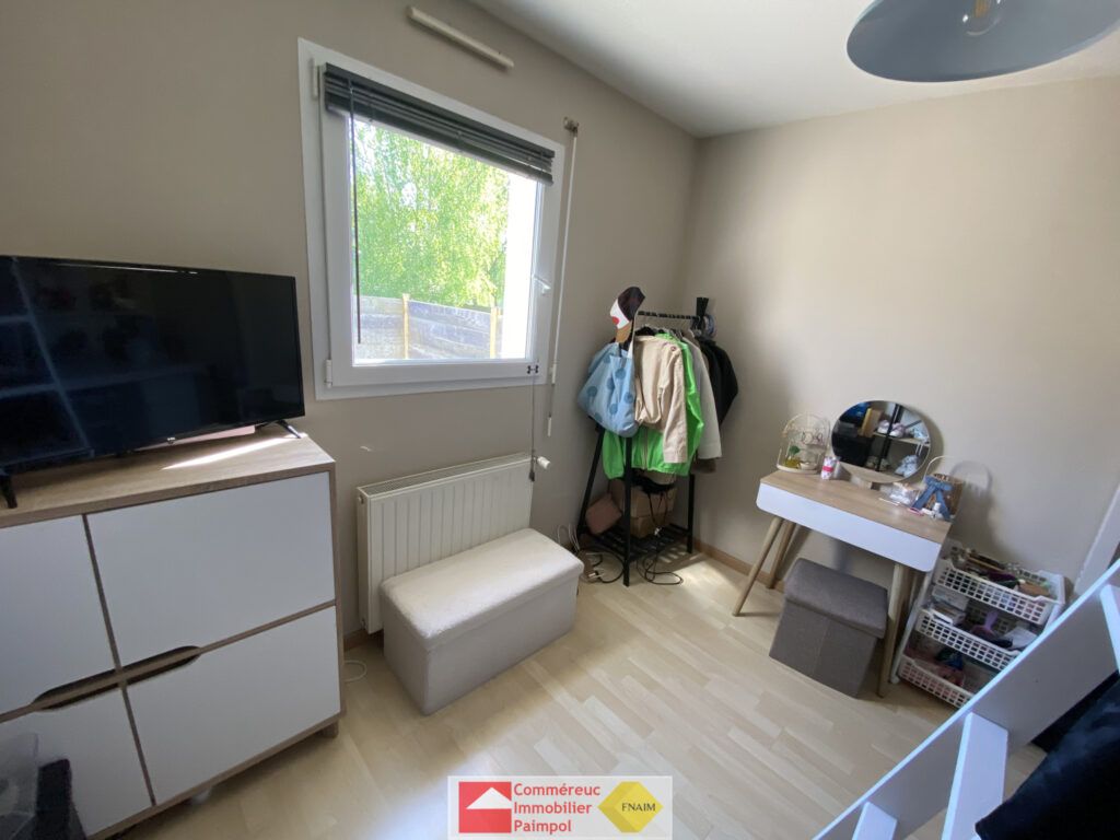 PLOUBAZLANEC, Commerces à pied, Maison contemporraine de 200 – 6 pièces – 4 chambres – 105 m²