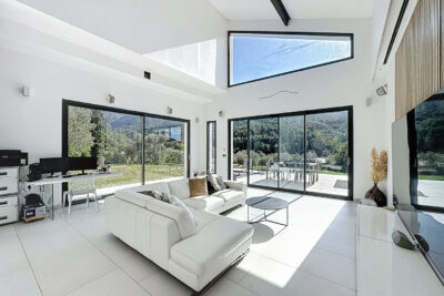 Parcelle avec nombreux oliviers. – 5 pièces – 4 chambres – 174 m²