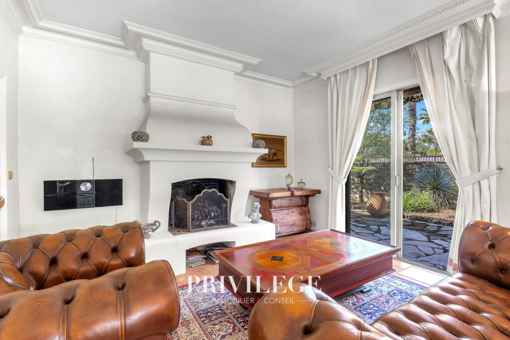 Mougins   Villa familiale au charme intemporel avec vue déga – 7 pièces – 6 chambres – 170 m²