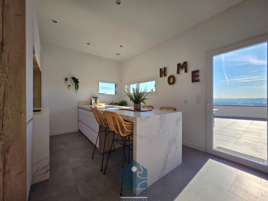 Villa 5 pièces avec terrasse, vue panoramique, jardin, pisci – 5 pièces – 3 chambres – 222 m²