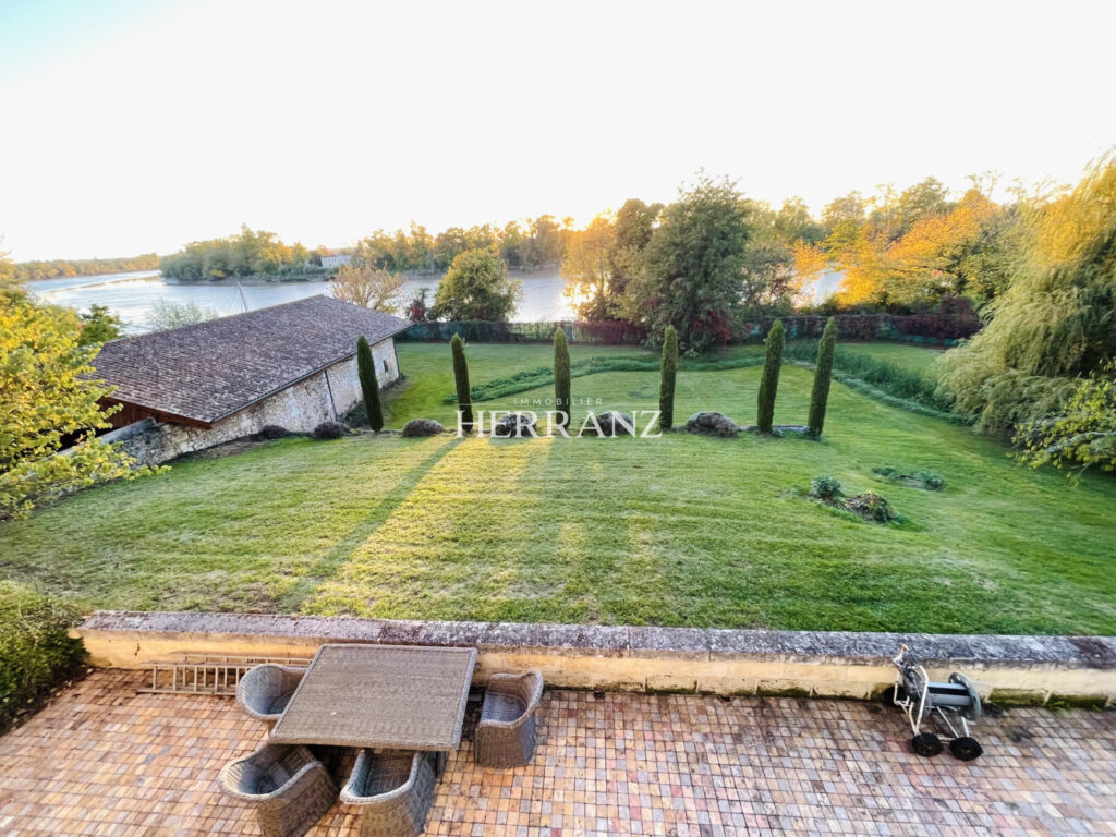 Propriété de Caractère en Pierre à Libourne, proche Saint-Ém – 8 pièces – 3 chambres – 192 m²