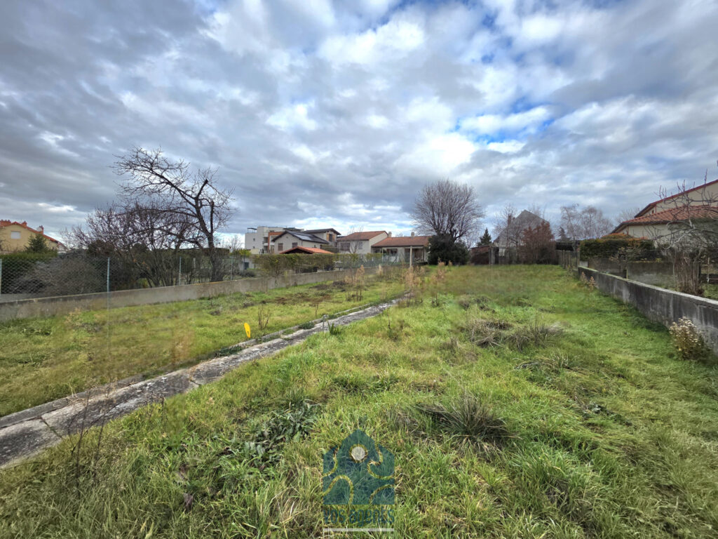 Terrain constructible – 779m2 – NR pièces – NR chambres – 779 m²