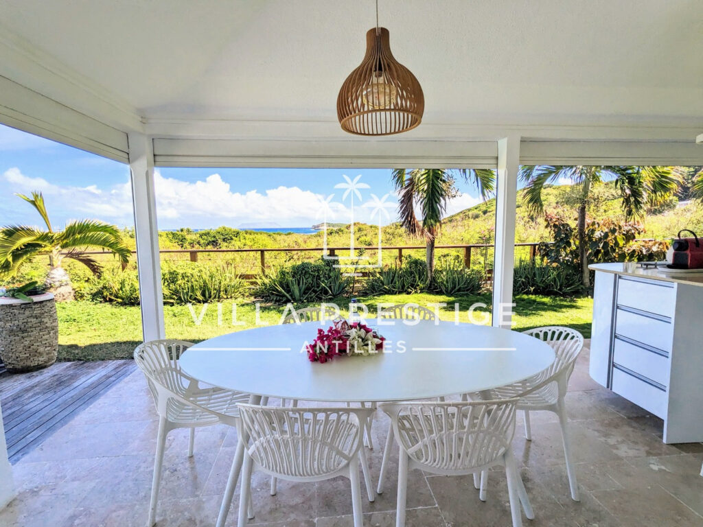 VILLA PREMIERE LIGNE 3 CHAMBRES AVEC PISCINE, ACCES PLAGE ET – 4 pièces – 3 chambres – 93 m²