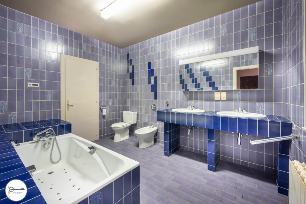 Maison LE MENIL 12 Pièces 314m2 – 12 pièces – 5 chambres – 314 m²