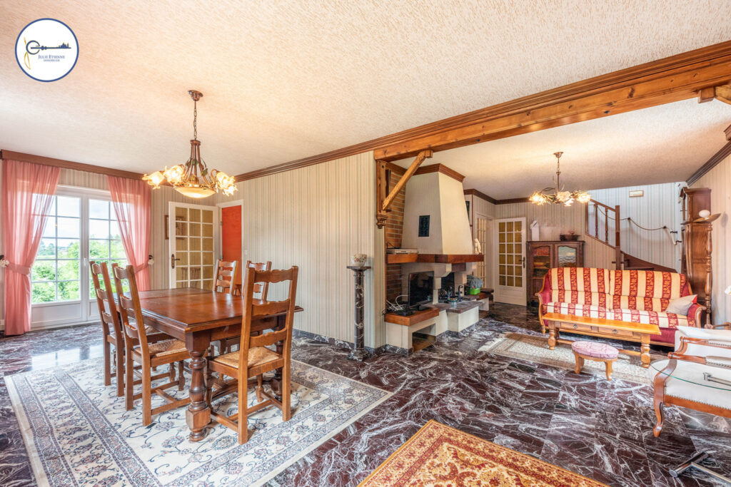Maison HADOL 8 pièces 162m2  – 8 pièces – 5 chambres – 163 m²